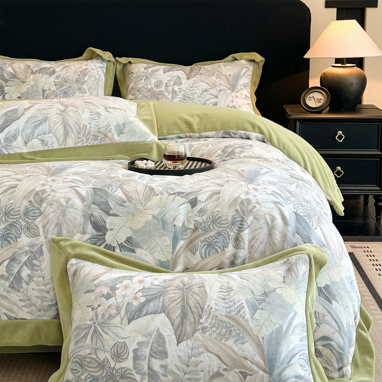 91家纺网 家纺一手货源 找家纺 笙意家纺 2025新款加厚牛奶绒法式数码印花宽边四件套 倾墨