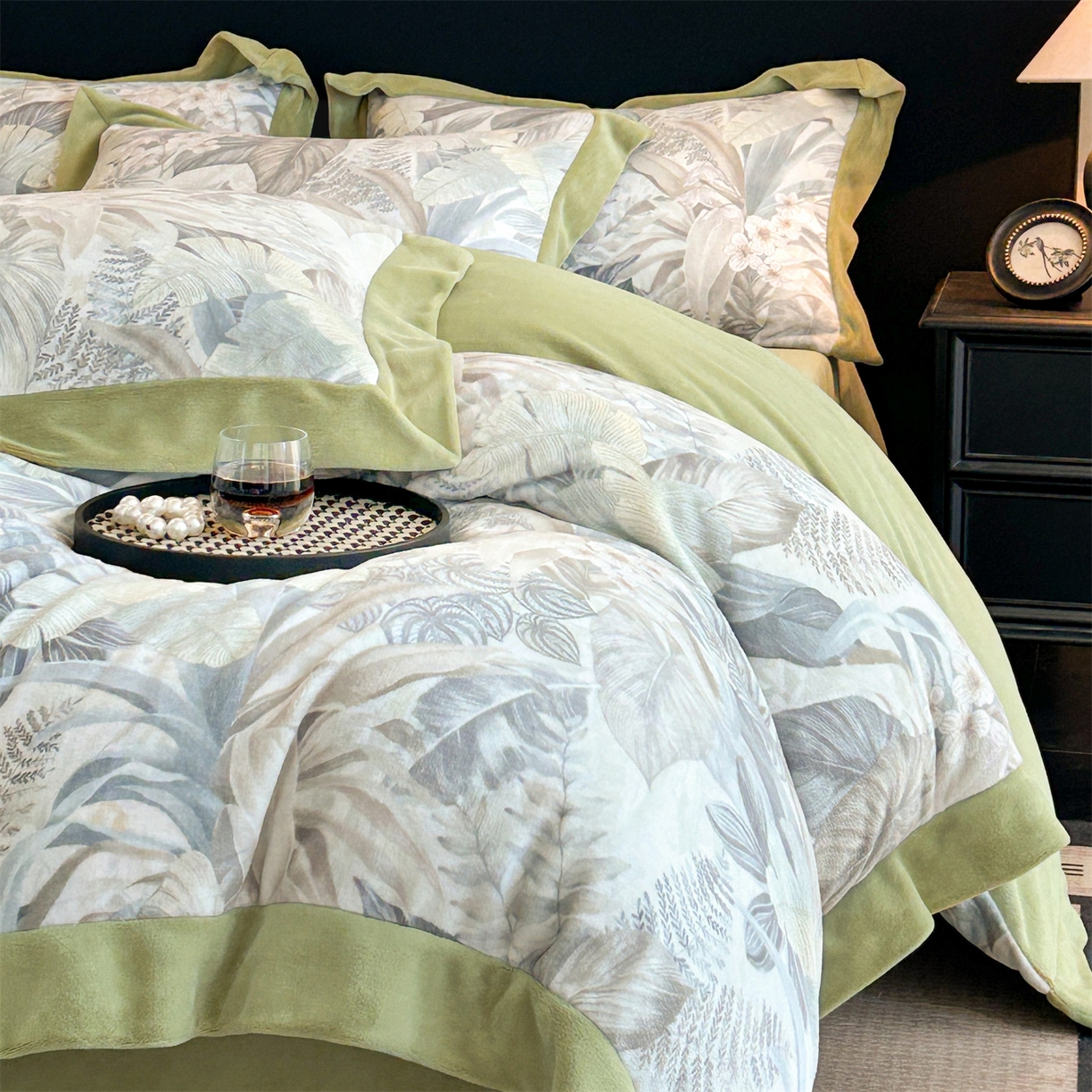 91家纺网 家纺一手货源 找家纺 笙意家纺 2025新款加厚牛奶绒法式数码印花宽边四件套 倾墨