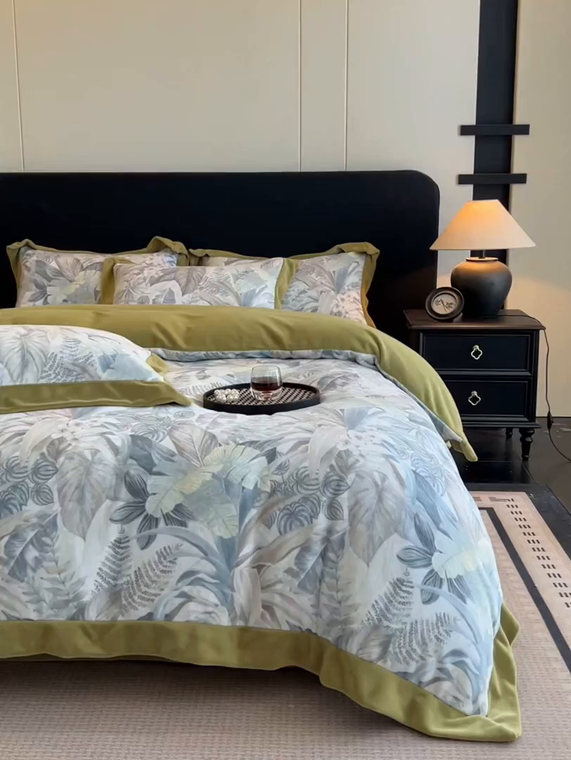 91家纺网 家纺一手货源 找家纺 笙意家纺 2025新款加厚牛奶绒法式数码印花宽边四件套 倾墨