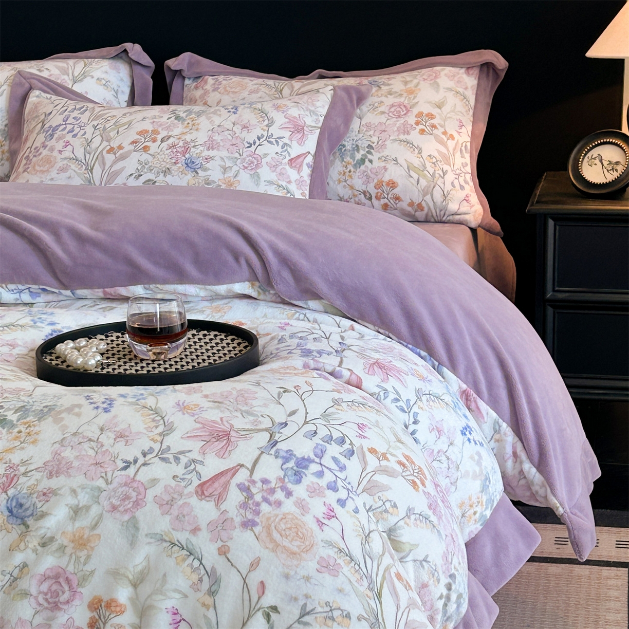 91家纺网 家纺一手货源 找家纺 笙意家纺 2025新款加厚牛奶绒法式数码印花宽边四件套 屿冬