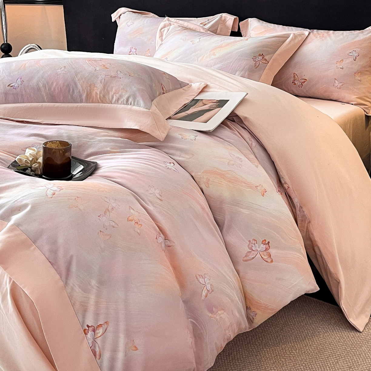 91家纺网 家纺一手货源 找家纺 博纳家纺 2025新款正宗3221纯棉磨毛印花宽边四件套系列-流光系列 流光-粉玉