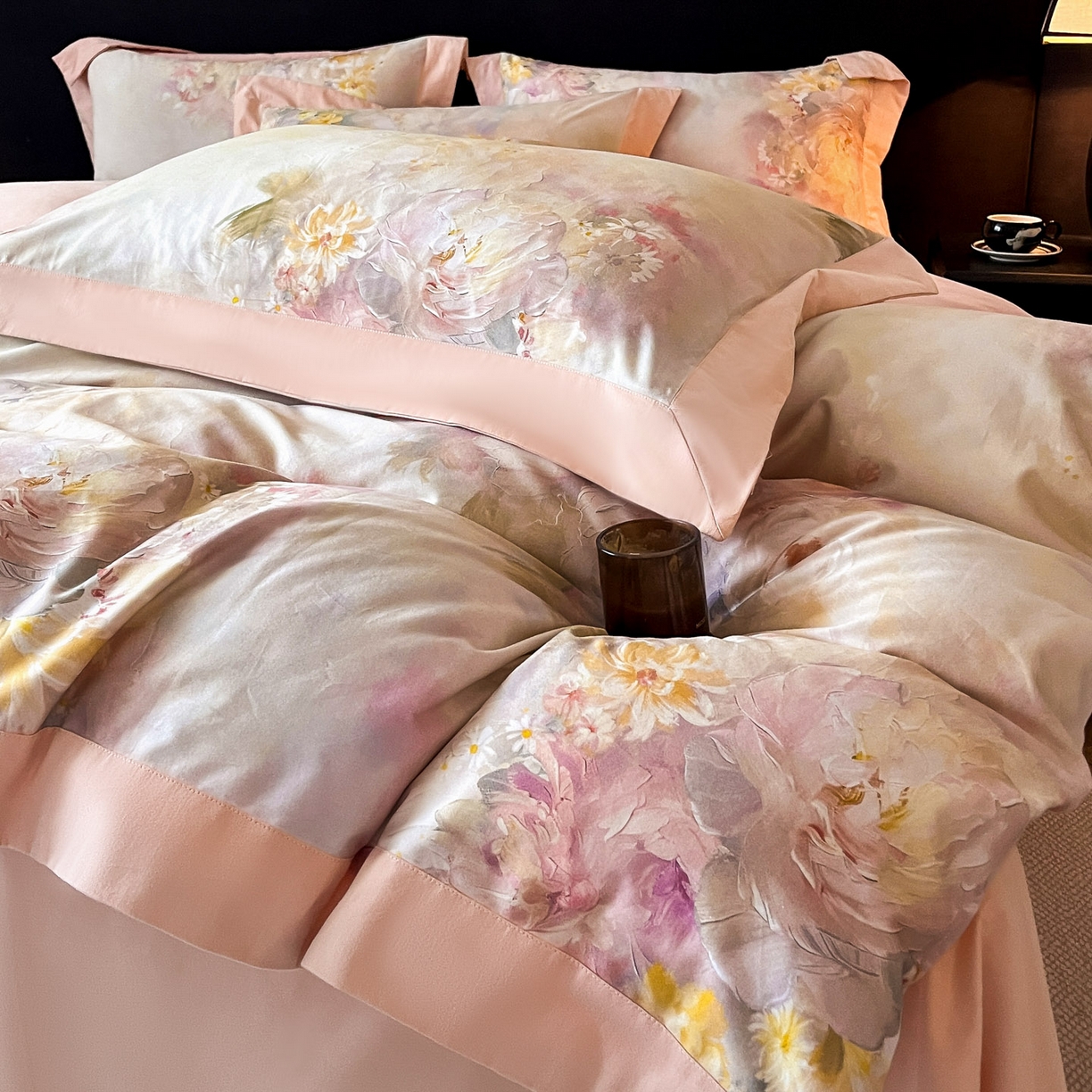 91家纺网 家纺一手货源 找家纺 博纳家纺 2025新款正宗3221纯棉磨毛印花宽边四件套系列-流光系列 粉色花语