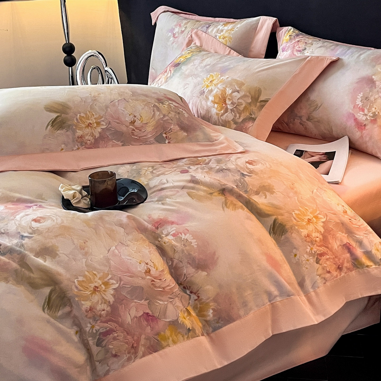 91家纺网 家纺一手货源 找家纺 博纳家纺 2025新款正宗3221纯棉磨毛印花宽边四件套系列-流光系列 粉色花语