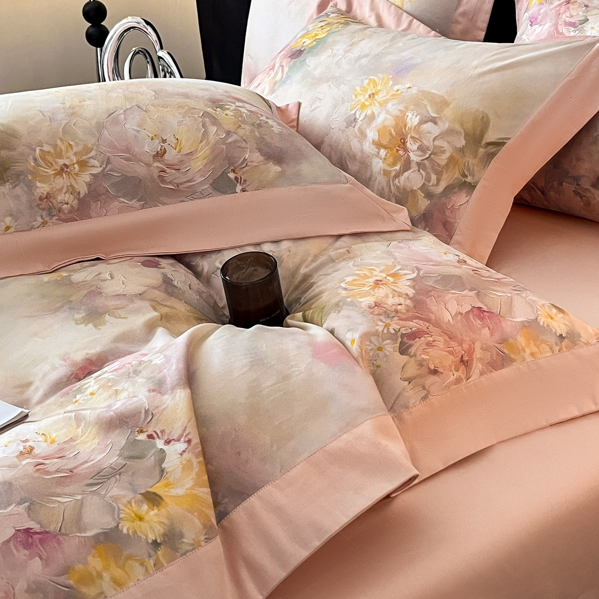 91家纺网 家纺一手货源 找家纺 博纳家纺 2025新款正宗3221纯棉磨毛印花宽边四件套系列-流光系列 粉色花语