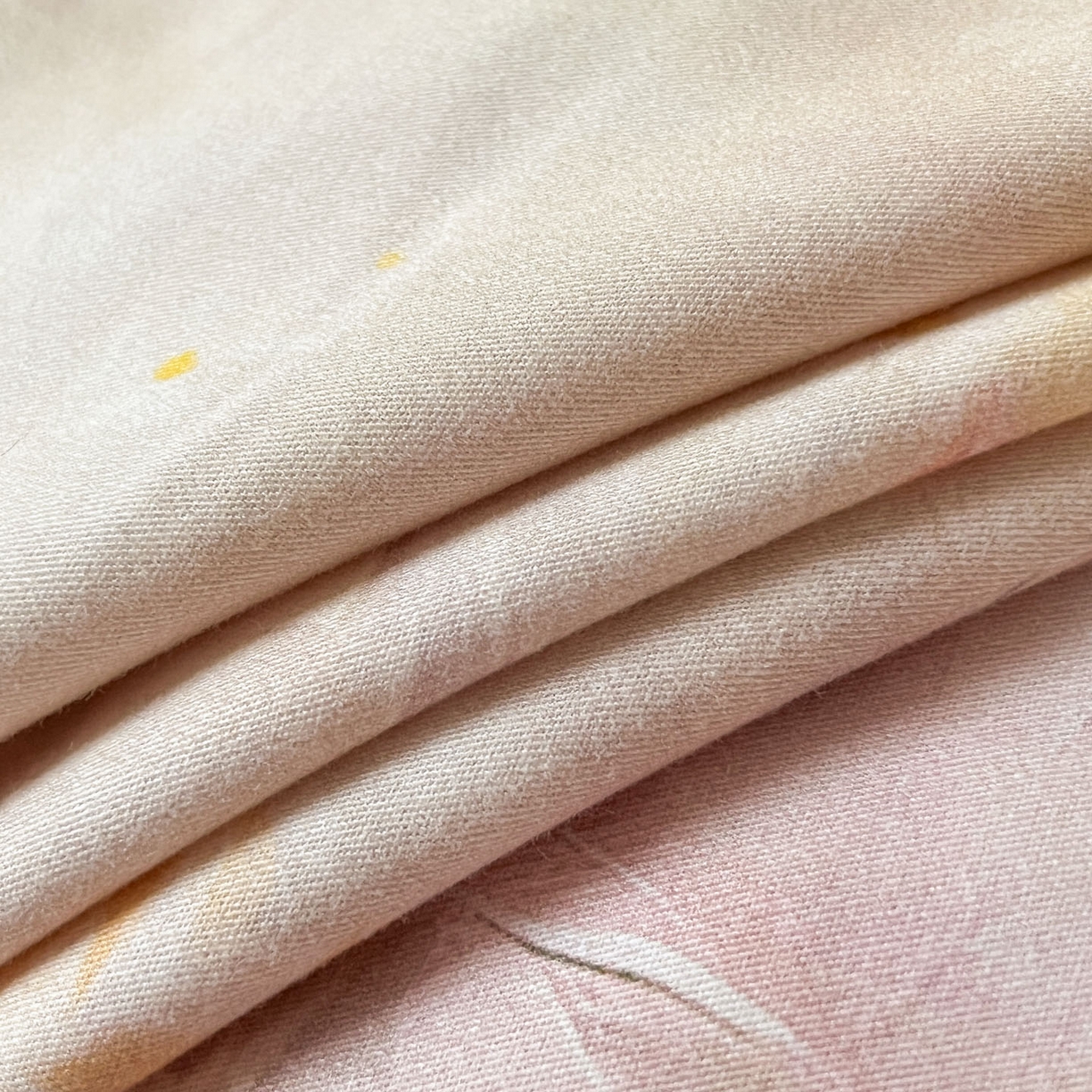 91家纺网 家纺一手货源 找家纺 博纳家纺 2025新款正宗3221纯棉磨毛印花宽边四件套系列-流光系列 粉色花语