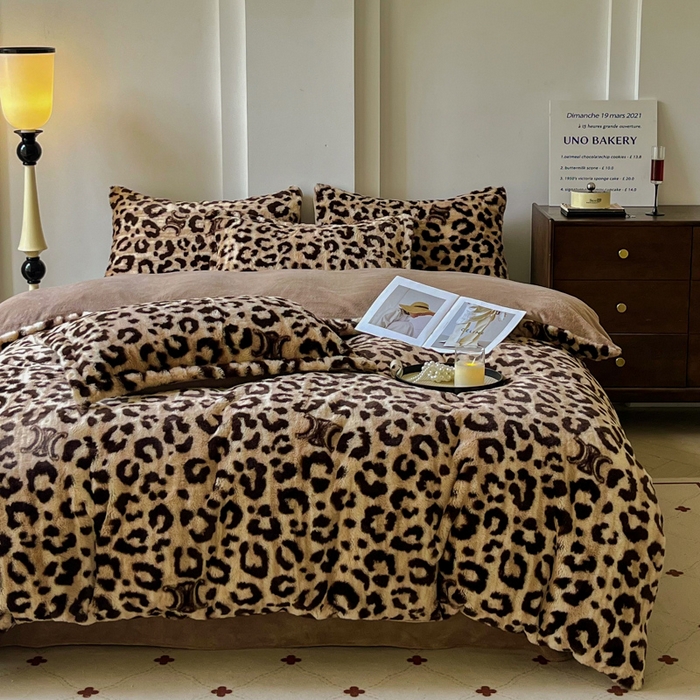 91家纺网 家纺一手货源 找家纺 梦纤绒 2025新款亲肤舒适兔毛印花牛奶绒保暖四件套一美拉德系 咖啡豹圈