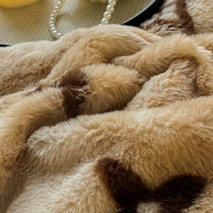 91家纺网 家纺一手货源 找家纺 梦纤绒 2025新款亲肤舒适兔毛印花牛奶绒保暖四件套一美拉德系 咖啡小花