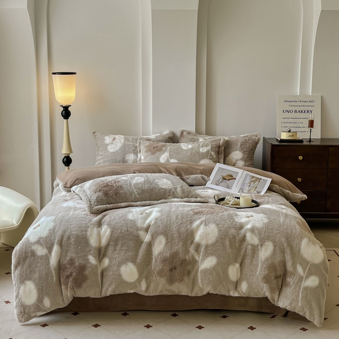 91家纺网 家纺一手货源 找家纺 （总）梦纤绒 2025新款亲肤舒适兔毛印花牛奶绒保暖四件套一美拉德系