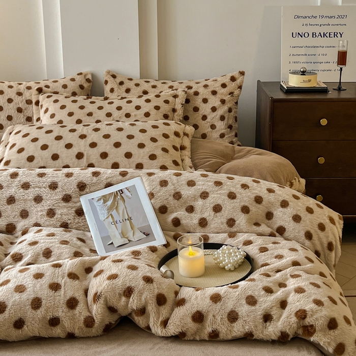 91家纺网 家纺一手货源 找家纺 梦纤绒 2025新款亲肤舒适兔毛印花牛奶绒保暖四件套一美拉德系 圆点棕