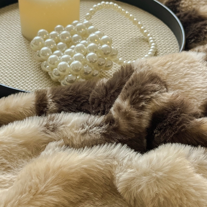 91家纺网 家纺一手货源 找家纺 梦纤绒 2025新款亲肤舒适兔毛印花牛奶绒保暖四件套一美拉德系 咖啡大花朵