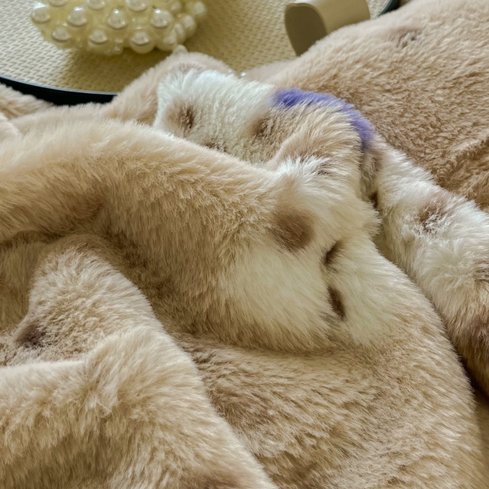 91家纺网 家纺一手货源 找家纺 梦纤绒 2025新款亲肤舒适兔毛印花牛奶绒保暖四件套一美拉德系 驼色底蝴蝶结