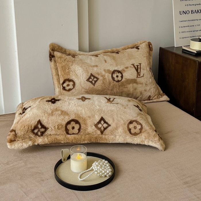 91家纺网 家纺一手货源 找家纺 梦纤绒 2025新款亲肤舒适兔毛印花牛奶绒保暖四件套一美拉德系 咖啡小花