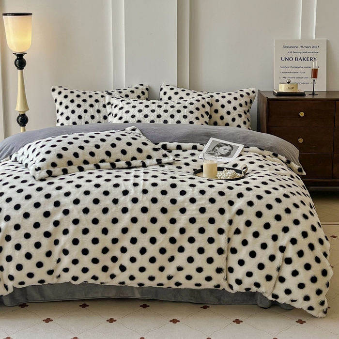 91家纺网 家纺一手货源 找家纺 梦纤绒 2025新款亲肤舒适兔毛印花牛奶绒保暖四件套一美拉德系 圆点黑