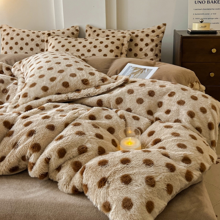 91家纺网 家纺一手货源 找家纺 梦纤绒 2025新款亲肤舒适兔毛印花牛奶绒保暖四件套一美拉德系 圆点棕