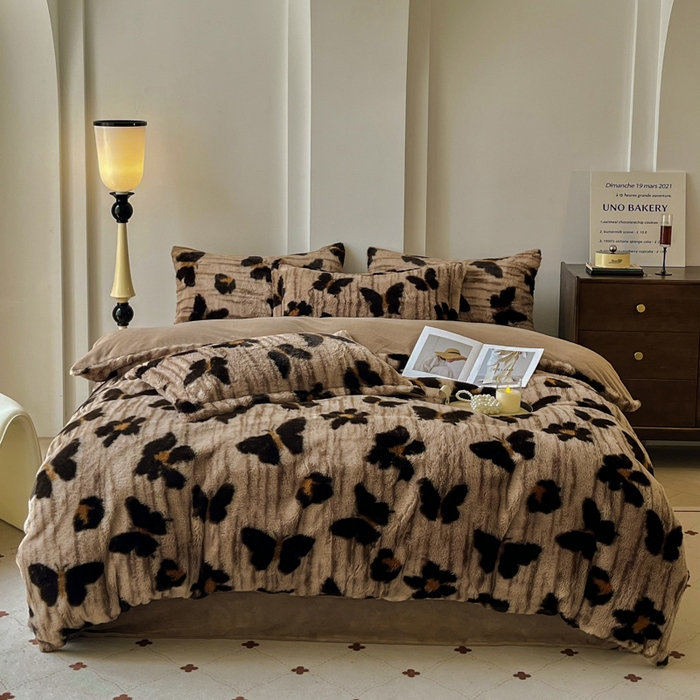 91家纺网 家纺一手货源 找家纺 （总）梦纤绒 2025新款亲肤舒适兔毛印花牛奶绒保暖四件套一美拉德系