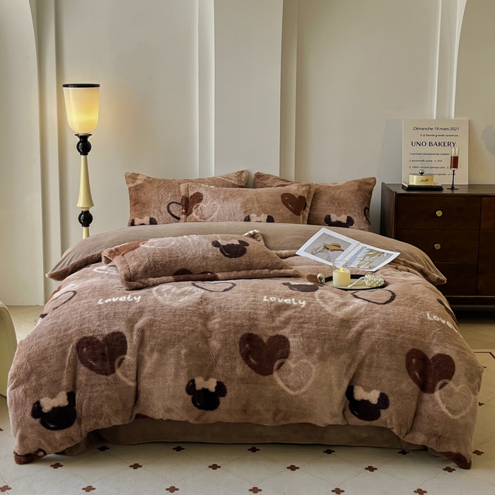 91家纺网 家纺一手货源 找家纺 （总）梦纤绒 2025新款亲肤舒适兔毛印花牛奶绒保暖四件套一美拉德系