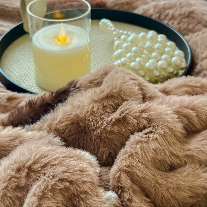 91家纺网 家纺一手货源 找家纺 梦纤绒 2025新款亲肤舒适兔毛印花牛奶绒保暖四件套一美拉德系 咖啡爱心