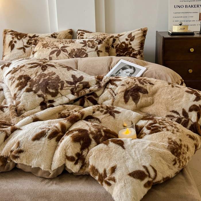 91家纺网 家纺一手货源 找家纺 梦纤绒 2025新款亲肤舒适兔毛印花牛奶绒保暖四件套一美拉德系 咖啡树枝