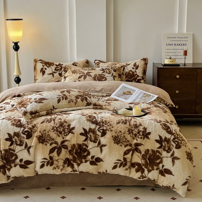 91家纺网 家纺一手货源 找家纺 梦纤绒 2025新款亲肤舒适兔毛印花牛奶绒保暖四件套一美拉德系 咖啡树枝