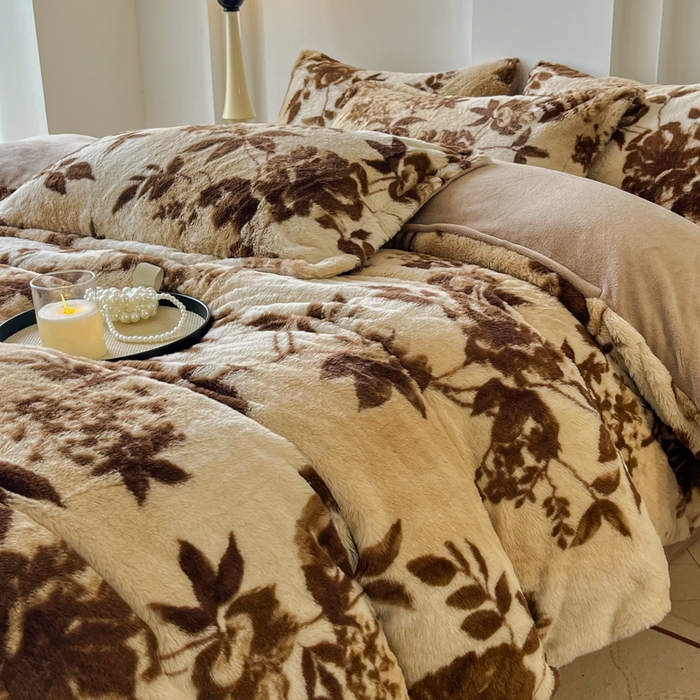 91家纺网 家纺一手货源 找家纺 梦纤绒 2025新款亲肤舒适兔毛印花牛奶绒保暖四件套一美拉德系 咖啡树枝