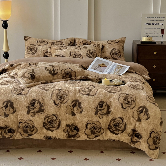 91家纺网 家纺一手货源 找家纺 梦纤绒 2025新款亲肤舒适兔毛印花牛奶绒保暖四件套一美拉德系 花影棕