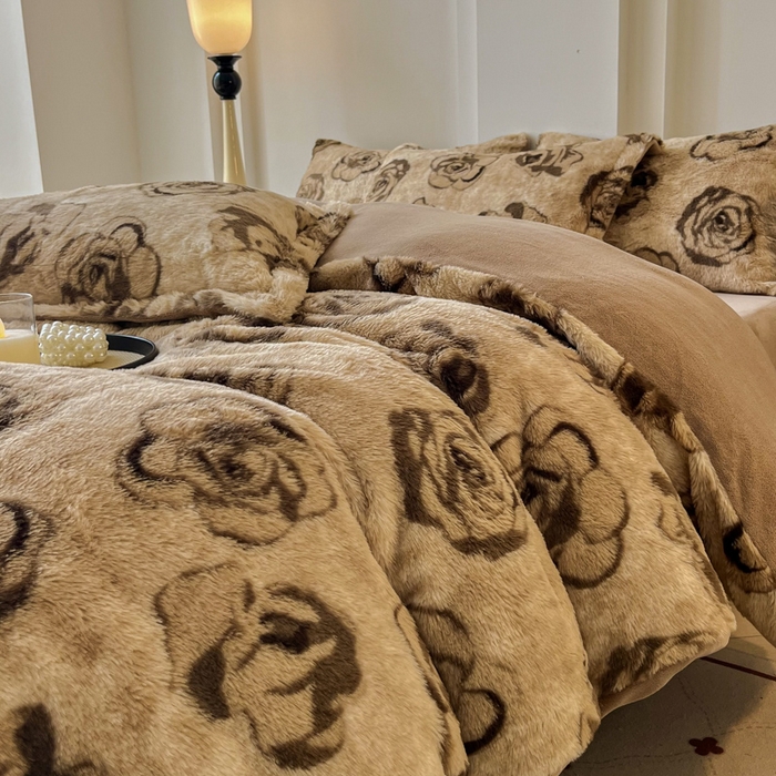 91家纺网 家纺一手货源 找家纺 梦纤绒 2025新款亲肤舒适兔毛印花牛奶绒保暖四件套一美拉德系 花影棕