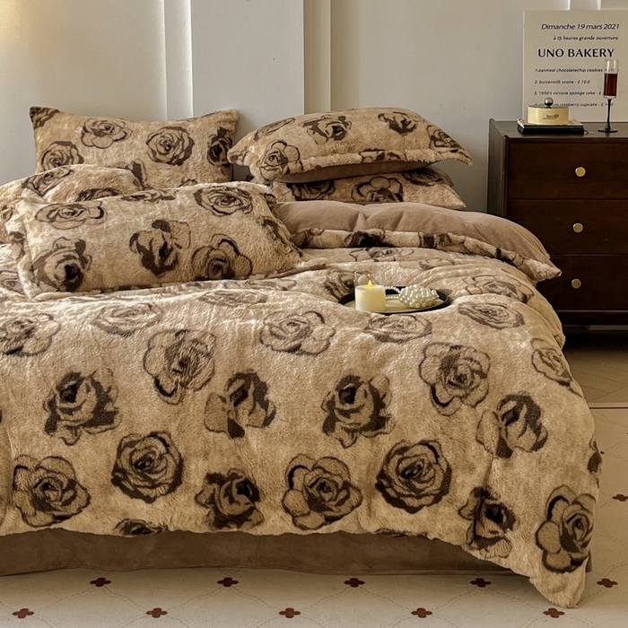 91家纺网 家纺一手货源 找家纺 梦纤绒 2025新款亲肤舒适兔毛印花牛奶绒保暖四件套一美拉德系 花影棕