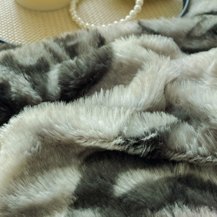 91家纺网 家纺一手货源 找家纺 梦纤绒 2025新款亲肤舒适兔毛印花牛奶绒保暖四件套一美拉德系 花影灰