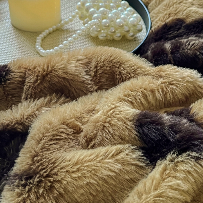 91家纺网 家纺一手货源 找家纺 梦纤绒 2025新款亲肤舒适兔毛印花牛奶绒保暖四件套一美拉德系 黑玫瑰棕