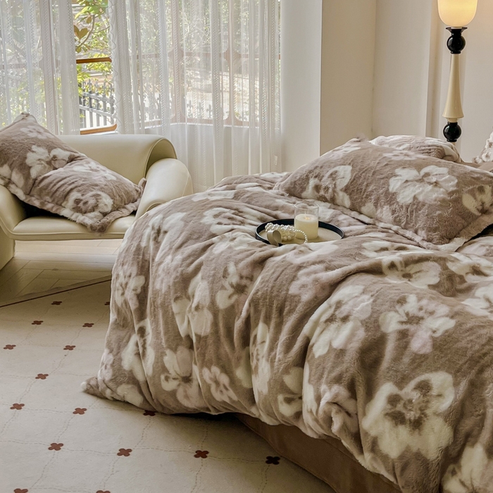 91家纺网 家纺一手货源 找家纺 梦纤绒 2025新款亲肤舒适兔毛印花牛奶绒保暖四件套一美拉德系 咖底小花