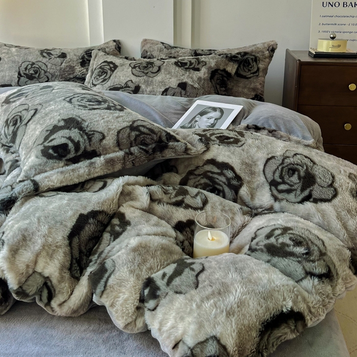 91家纺网 家纺一手货源 找家纺 梦纤绒 2025新款亲肤舒适兔毛印花牛奶绒保暖四件套一美拉德系 花影灰