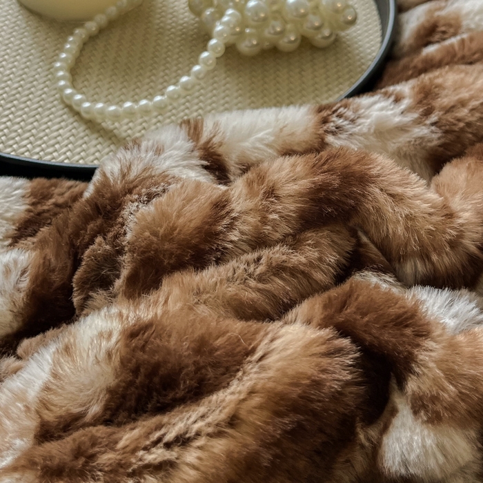 91家纺网 家纺一手货源 找家纺 梦纤绒 2025新款亲肤舒适兔毛印花牛奶绒保暖四件套一美拉德系 咖啡小花朵