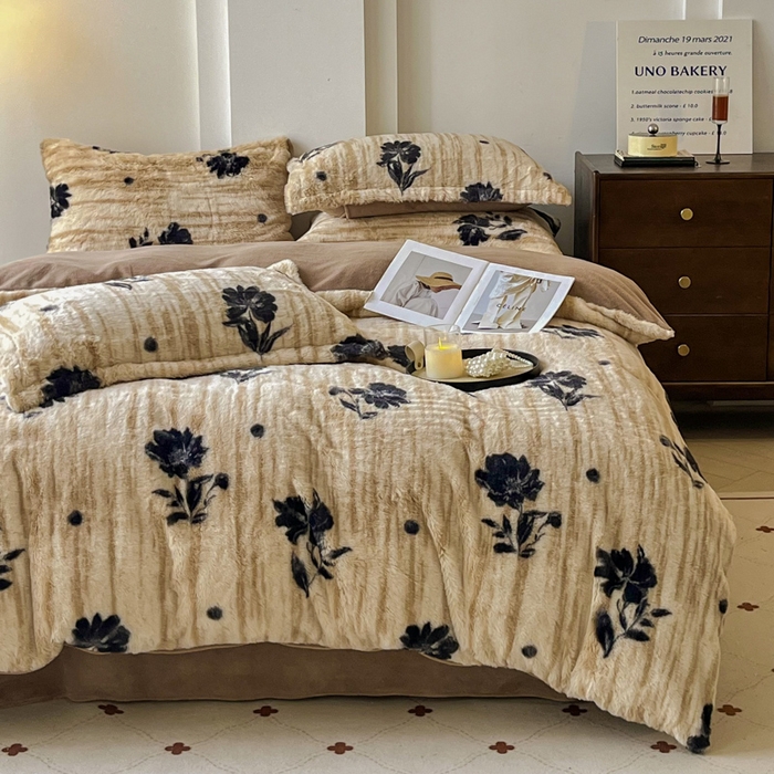 91家纺网 家纺一手货源 找家纺 梦纤绒 2025新款亲肤舒适兔毛印花牛奶绒保暖四件套一美拉德系 米底黑花