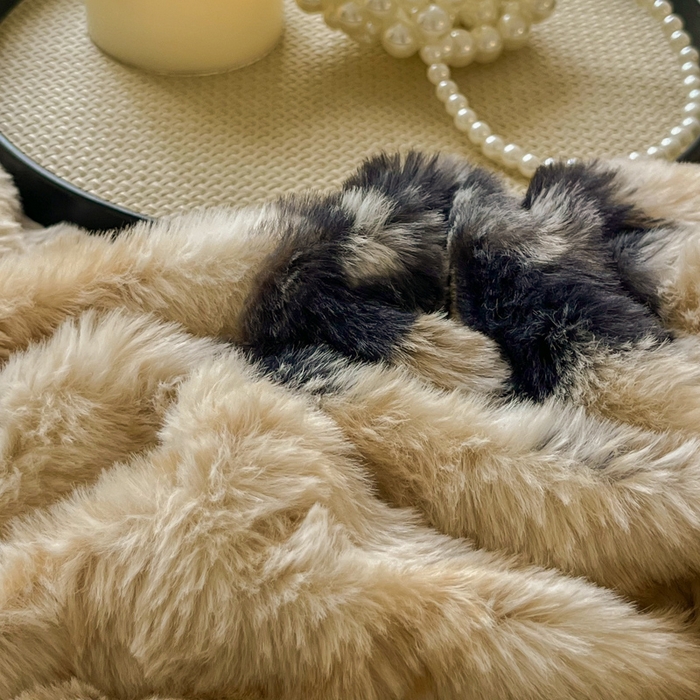 91家纺网 家纺一手货源 找家纺 梦纤绒 2025新款亲肤舒适兔毛印花牛奶绒保暖四件套一美拉德系 米底黑花