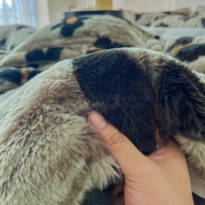 91家纺网 家纺一手货源 找家纺 梦纤绒 2025新款亲肤舒适兔毛印花牛奶绒保暖四件套一美拉德系 蝴蝶灰