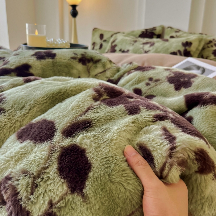 91家纺网 家纺一手货源 找家纺 梦纤绒 2025新款亲肤舒适兔毛印花牛奶绒保暖四件套一美拉德系 绿色花朵