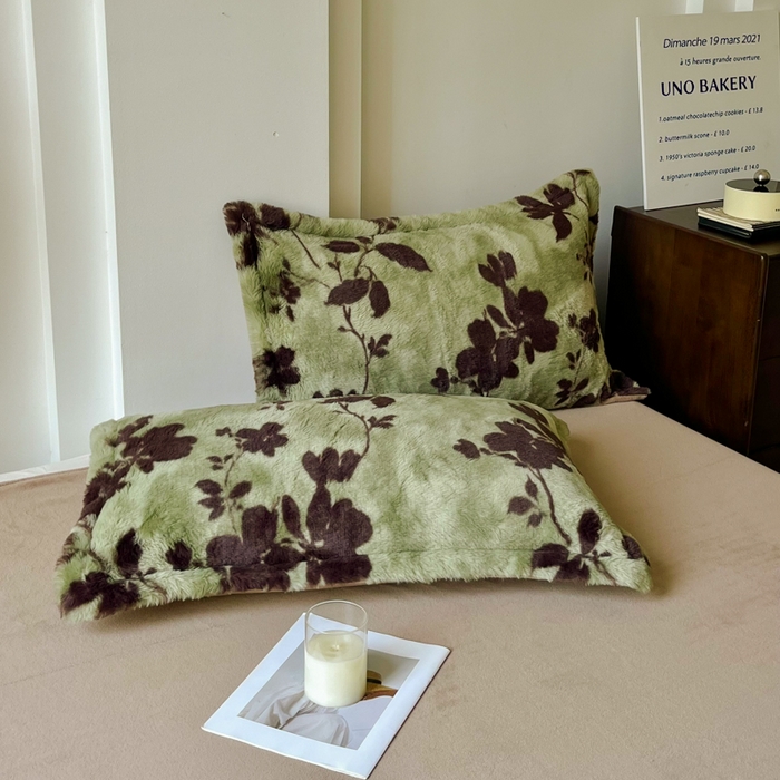 91家纺网 家纺一手货源 找家纺 梦纤绒 2025新款亲肤舒适兔毛印花牛奶绒保暖四件套一美拉德系 绿色花朵