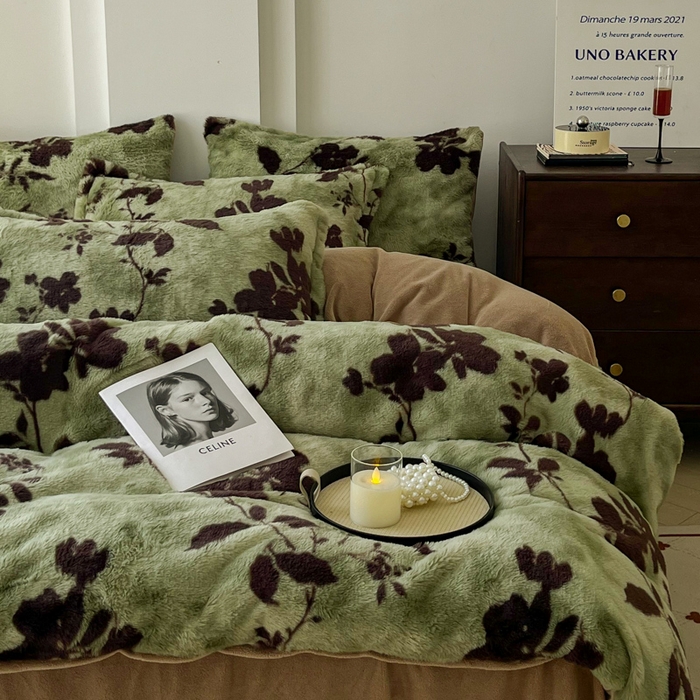 91家纺网 家纺一手货源 找家纺 梦纤绒 2025新款亲肤舒适兔毛印花牛奶绒保暖四件套一美拉德系 绿色花朵