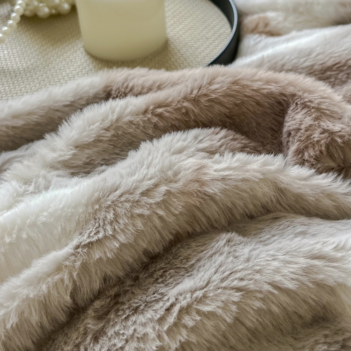 91家纺网 家纺一手货源 找家纺 梦纤绒 2025新款亲肤舒适兔毛印花牛奶绒保暖四件套一美拉德系 灰棕花