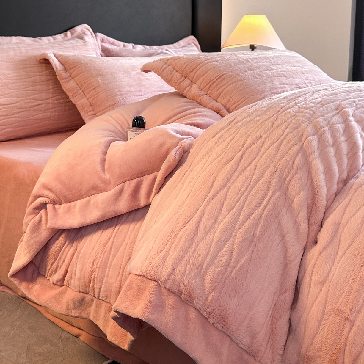 91家纺网 家纺一手货源 找家纺 （总）恋绒家纺 2025新款加厚A面兔毛B面牛奶绒四件套