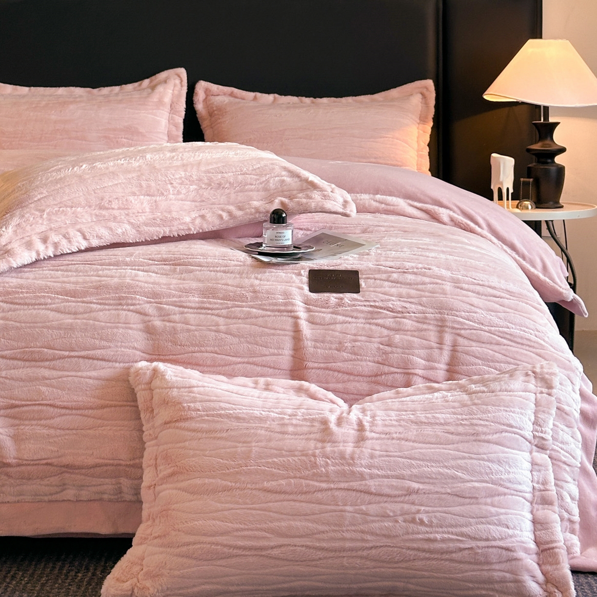 91家纺网 家纺一手货源 找家纺 恋绒家纺 2025新款加厚A面兔毛B面牛奶绒四件套 兔毛-豆沙粉