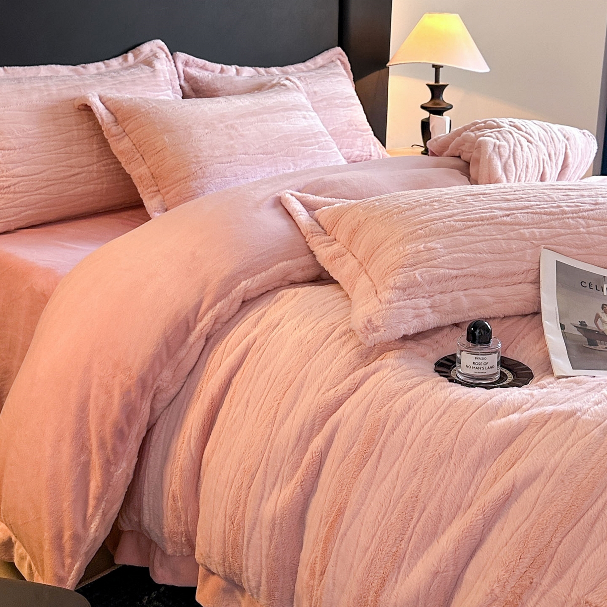 91家纺网 家纺一手货源 找家纺 恋绒家纺 2025新款加厚A面兔毛B面牛奶绒四件套 兔毛-豆沙粉