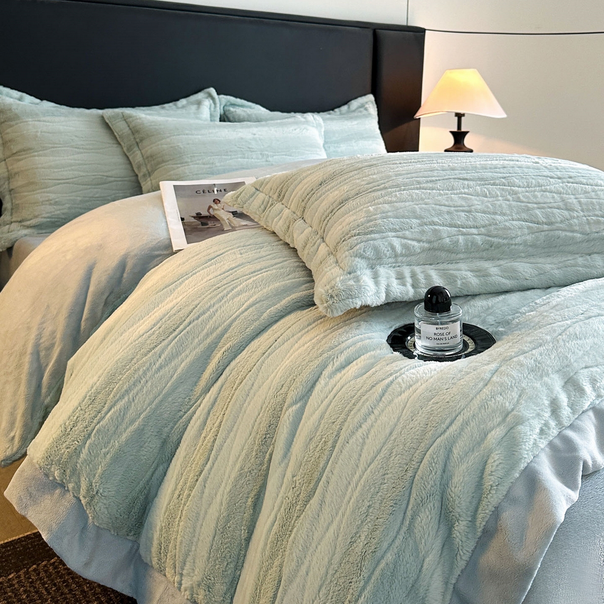 91家纺网 家纺一手货源 找家纺 恋绒家纺 2025新款加厚A面兔毛B面牛奶绒四件套 兔毛-湖水蓝