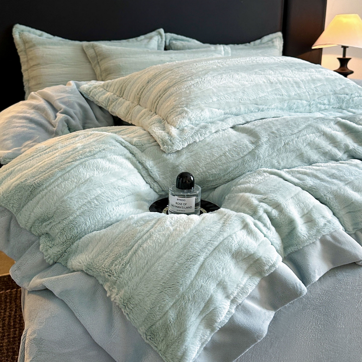 91家纺网 家纺一手货源 找家纺 恋绒家纺 2025新款加厚A面兔毛B面牛奶绒四件套 兔毛-湖水蓝