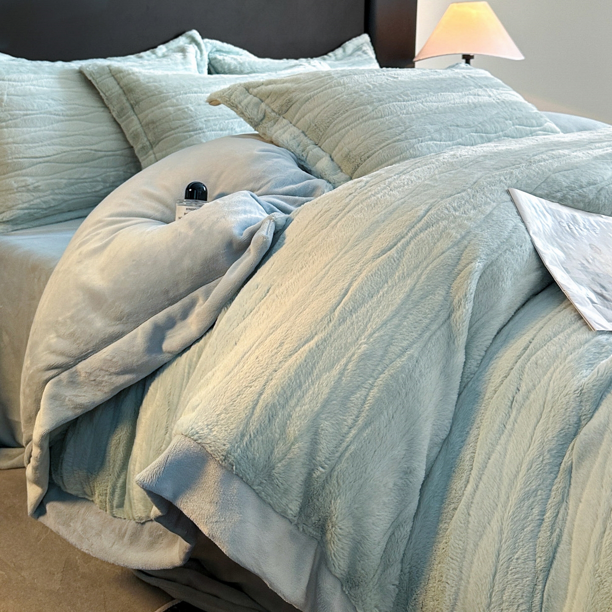 91家纺网 家纺一手货源 找家纺 恋绒家纺 2025新款加厚A面兔毛B面牛奶绒四件套 兔毛-湖水蓝
