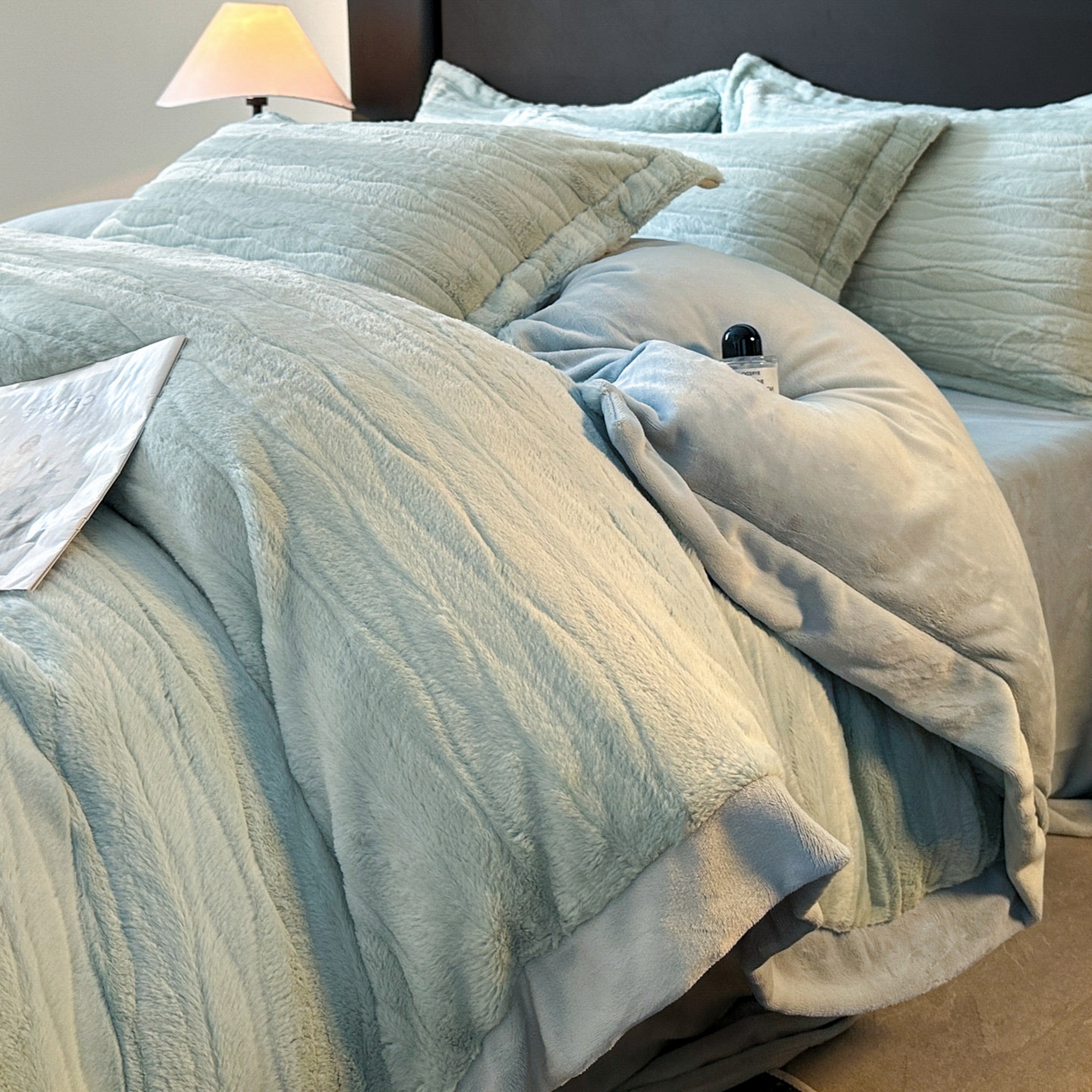 91家纺网 家纺一手货源 找家纺 恋绒家纺 2025新款加厚A面兔毛B面牛奶绒四件套 兔毛-湖水蓝