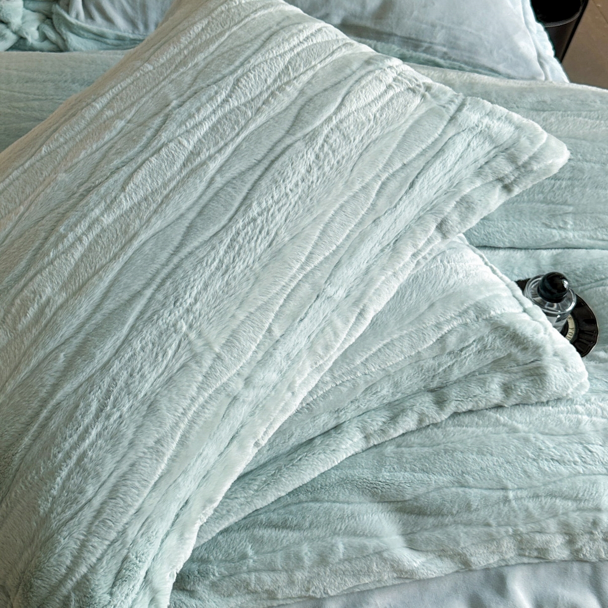 91家纺网 家纺一手货源 找家纺 恋绒家纺 2025新款加厚A面兔毛B面牛奶绒四件套 兔毛-湖水蓝