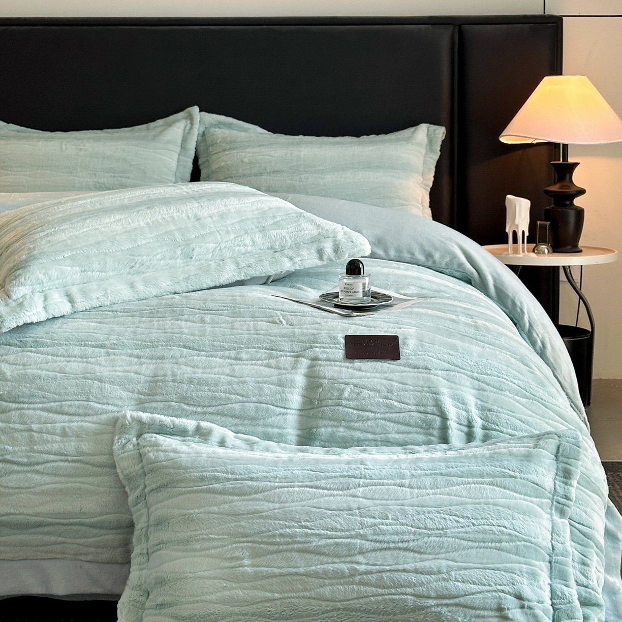 91家纺网 家纺一手货源 找家纺 恋绒家纺 2025新款加厚A面兔毛B面牛奶绒四件套 兔毛-湖水蓝