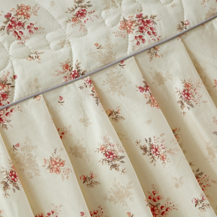 91家纺网 家纺一手货源 找家纺 益利多 2025新款全棉碎花纯棉卡通夹棉床裙单床裙三件套 繁花似锦