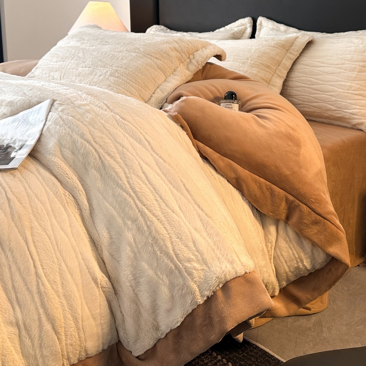 91家纺网 家纺一手货源 找家纺 恋绒家纺 2025新款加厚A面兔毛B面牛奶绒四件套 兔毛-米杏